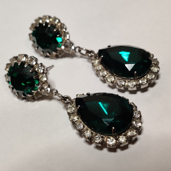 Vintage Emerald Glass Earrings - Picture 6 of 14